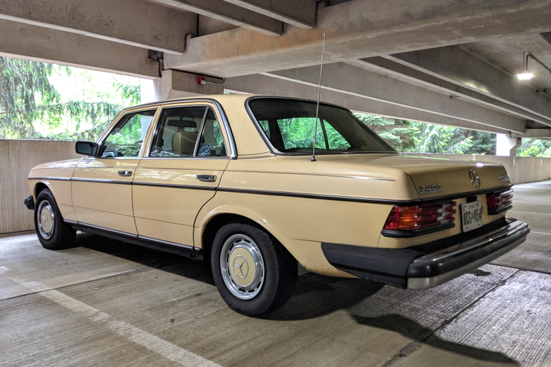 Illustration for article titled Custard is a lovely color for an old Benz